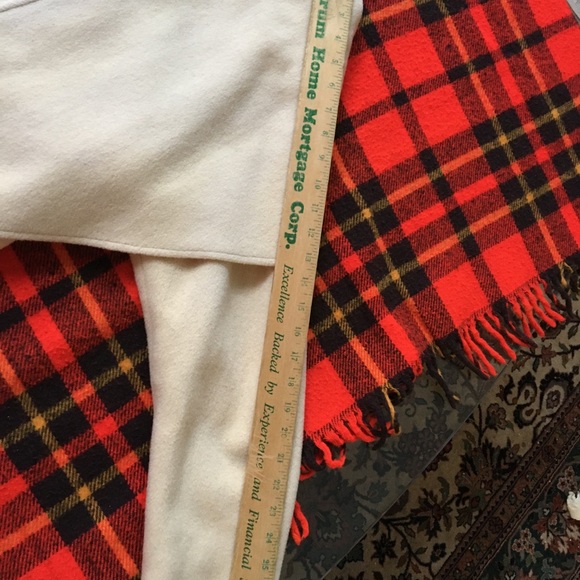 Gorgeous cream coat with dramatic cape accent - Picture 5 of 6